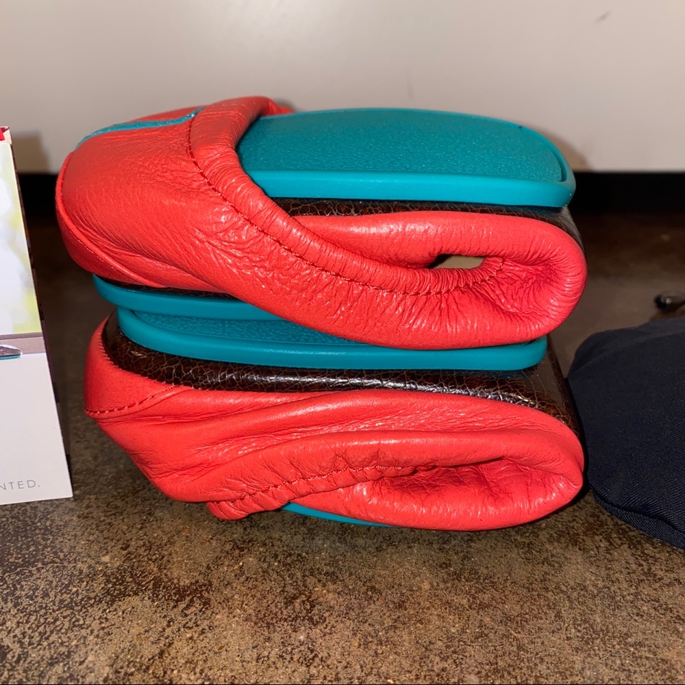 NWT Poppy Tieks